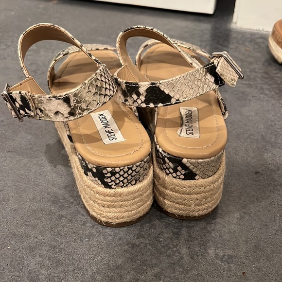 Steve Madden platform snakeskin sandals - Picture 2 of 5
